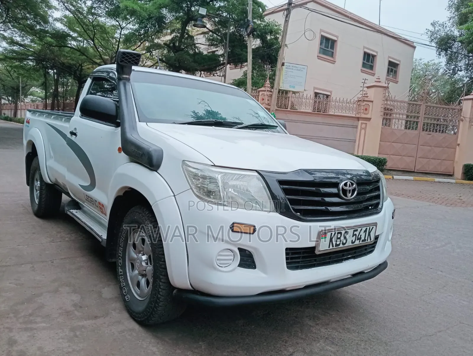 Toyota Hilux 2012 White