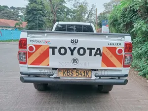 Toyota Hilux 2012 White
