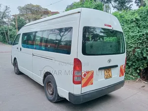 Toyota Grand HiAce 2015 White