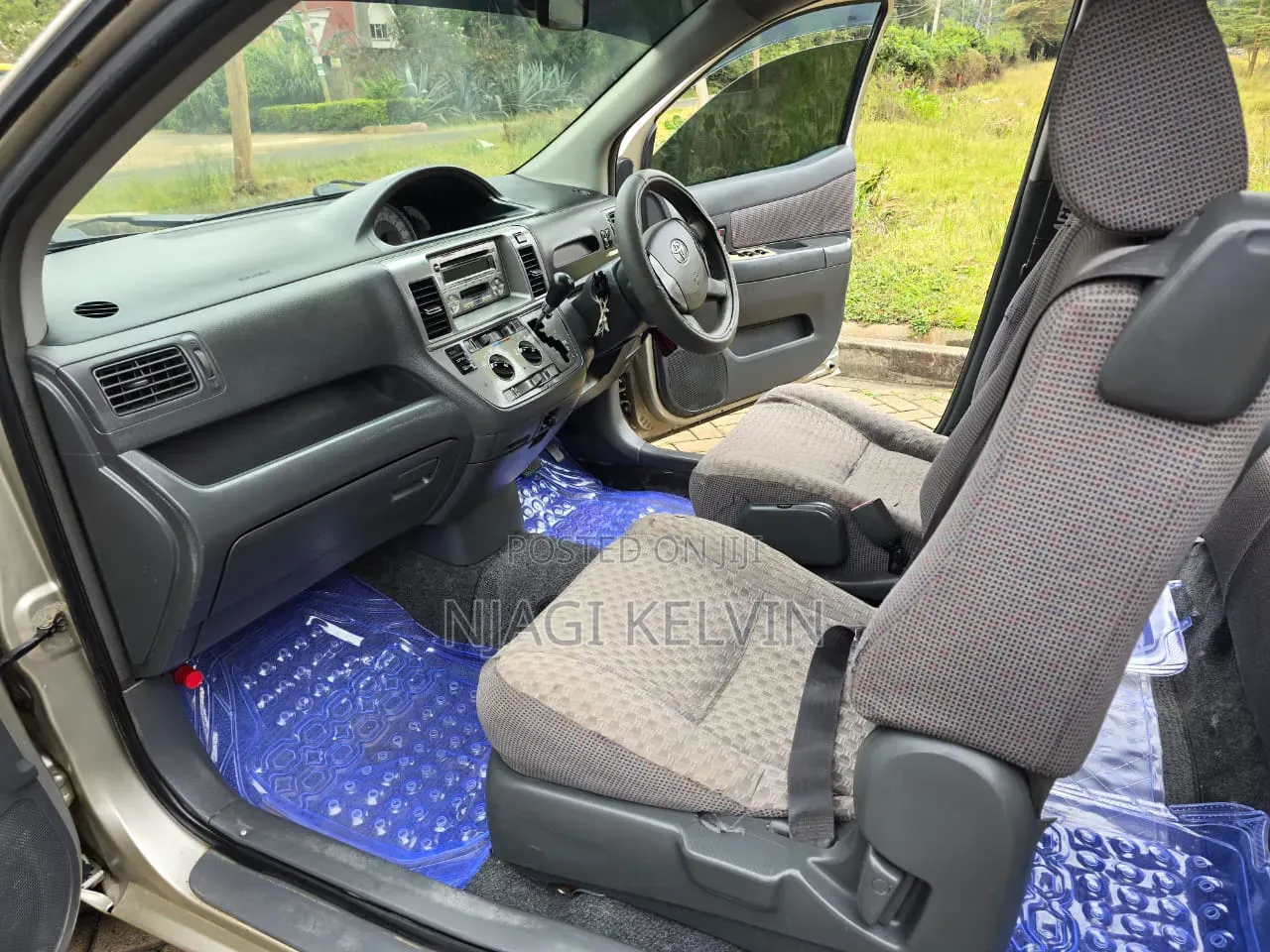 Toyota Raum 2005 Gold
