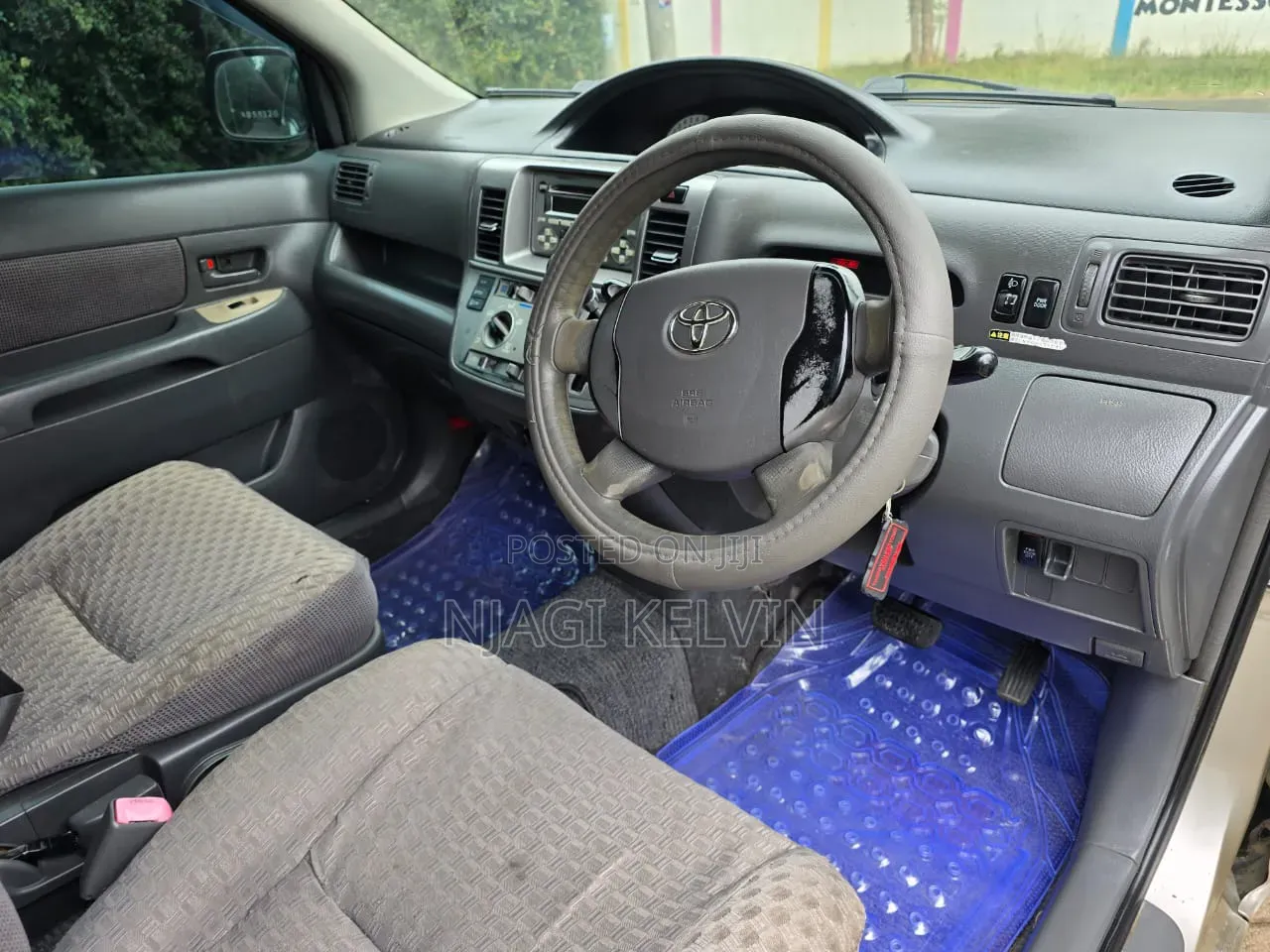 Toyota Raum 2005 Gold