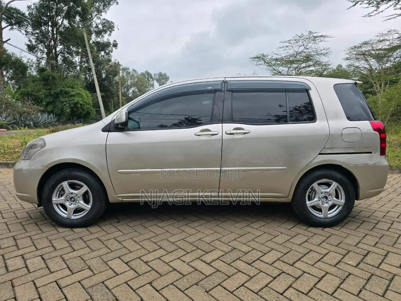 Toyota Raum 2005 Gold