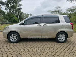 Toyota Raum 2005 Gold