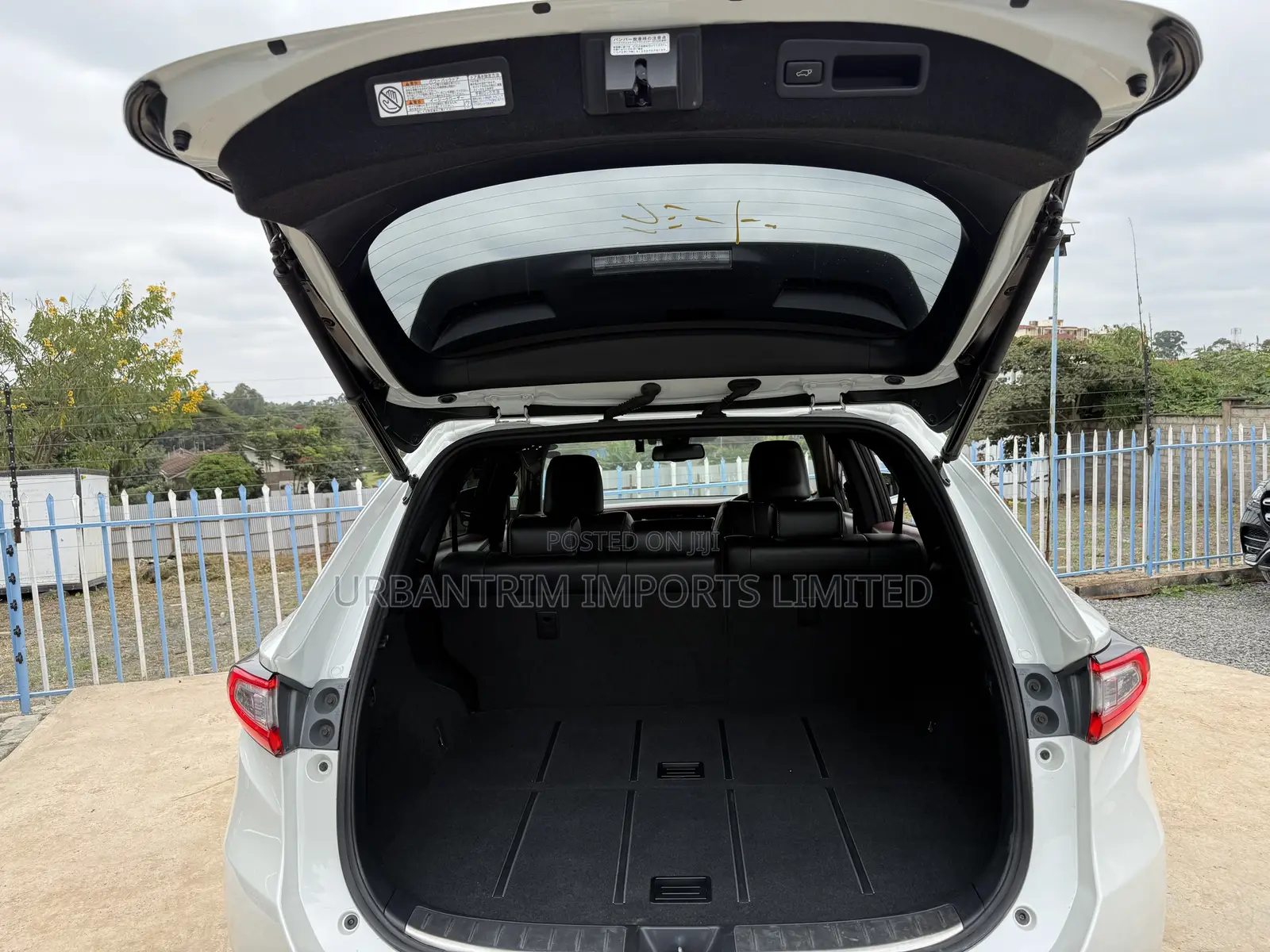 Toyota Harrier 2.5 Hybrid 4WD 2019 White