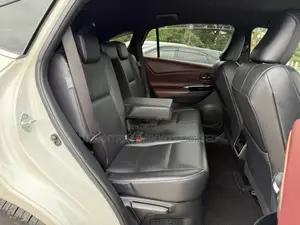 Toyota Harrier 2.5 Hybrid 4WD 2019 White
