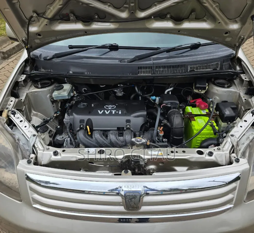 Toyota Raum 2005 Silver