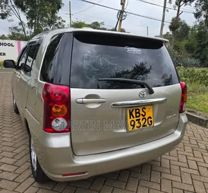 Toyota Raum 2005 Silver