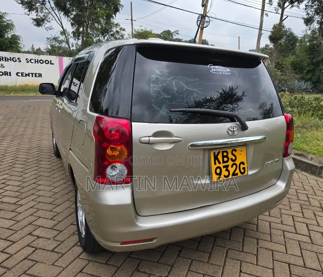 Toyota Raum 2005 Silver