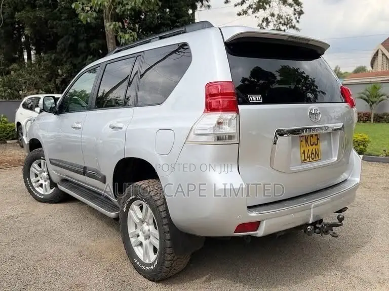 Toyota Land Cruiser Prado 2010 Silver
