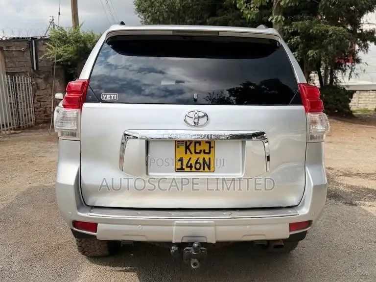 Toyota Land Cruiser Prado 2010 Silver