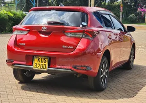 Toyota Auris 2017 Red