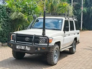 Toyota Land Cruiser 2010 White