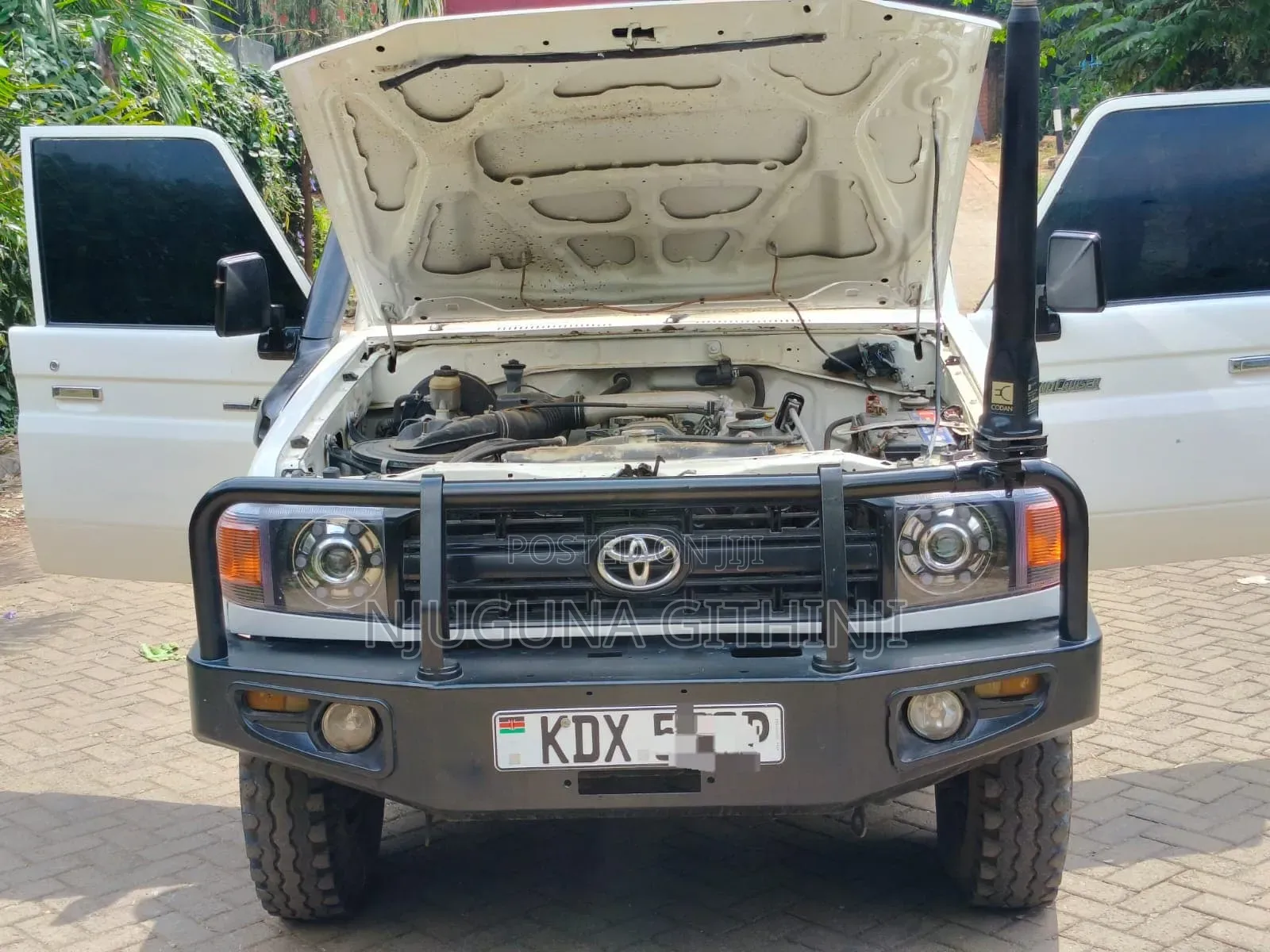 Toyota Land Cruiser 2010 White
