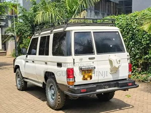 Toyota Land Cruiser 2010 White