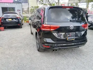 Volkswagen Touran 2017 Black