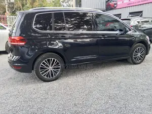 Volkswagen Touran 2017 Black