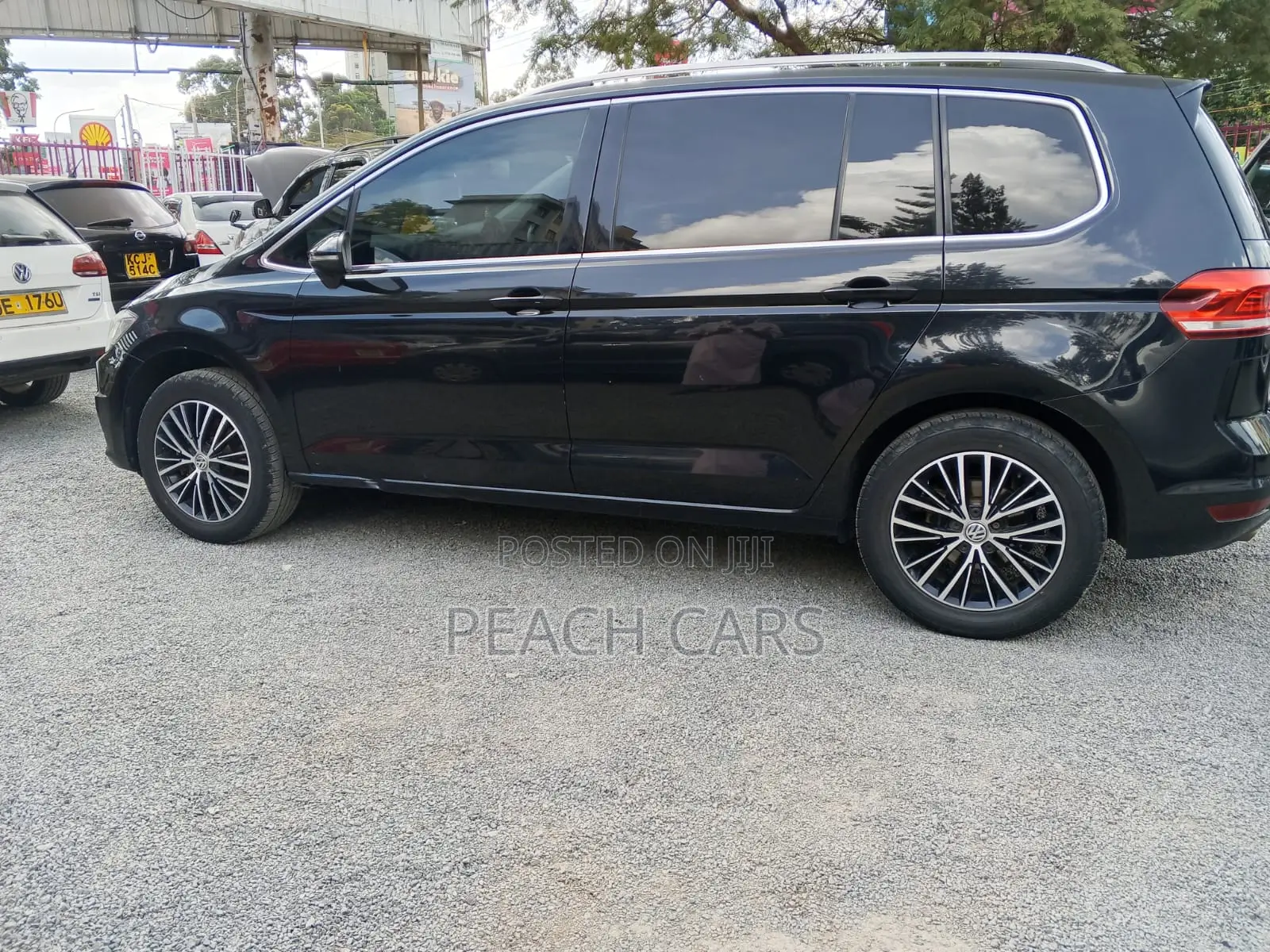Volkswagen Touran 2017 Black