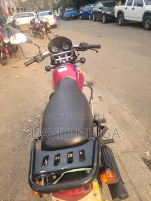 Bajaj Boxer 125 2025 Red