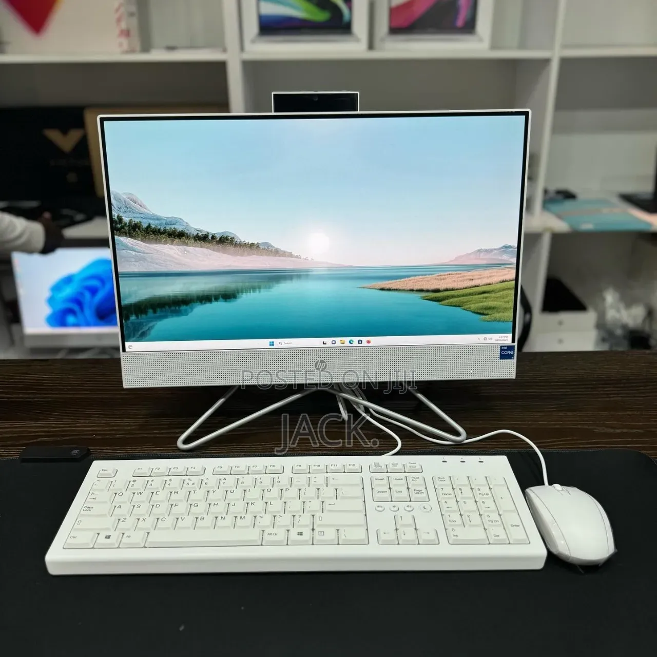 Desktop Computer HP AiO 24 8GB Intel Core i5 SSD 512GB