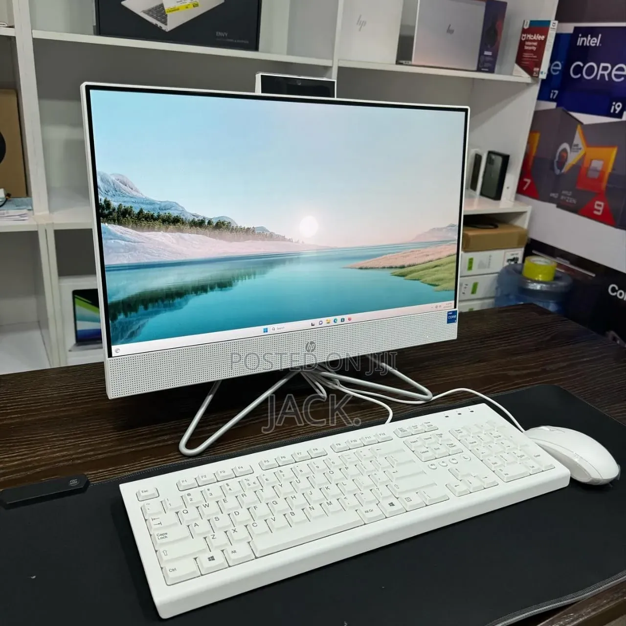 Desktop Computer HP AiO 24 8GB Intel Core i5 SSD 512GB