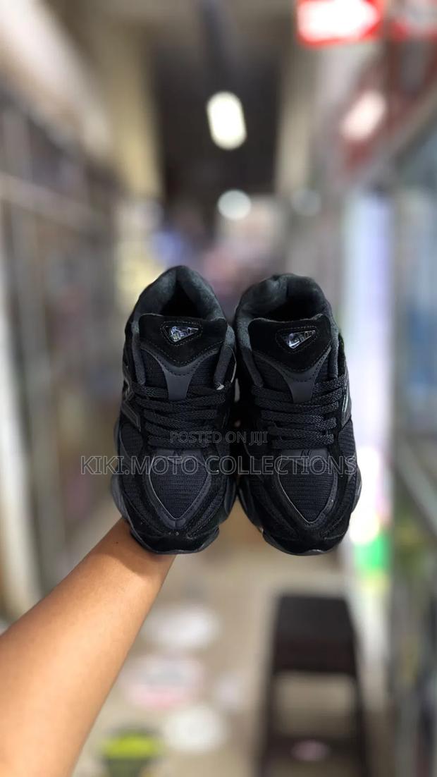 New Balance 9060 All Black