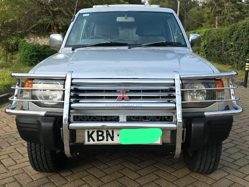Mitsubishi Pajero 2009 Silver