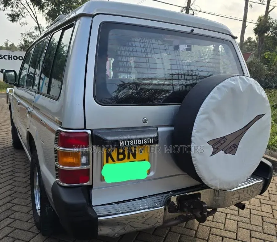 Mitsubishi Pajero 2009 Silver