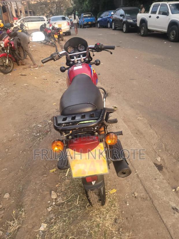 Bajaj Boxer 125 2025 Red