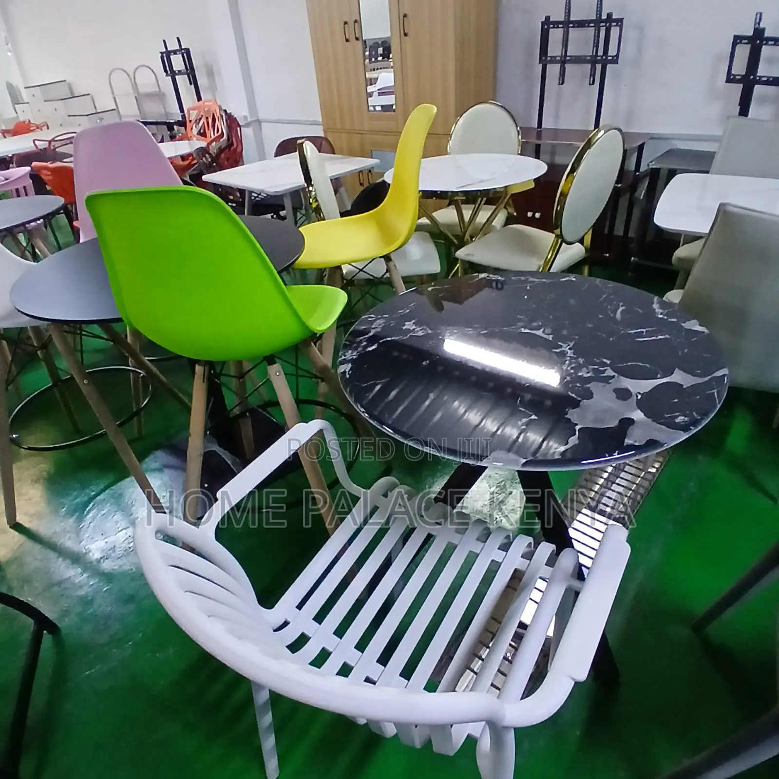 Glass Table: 3 Legged Leisure Table With Marble Top