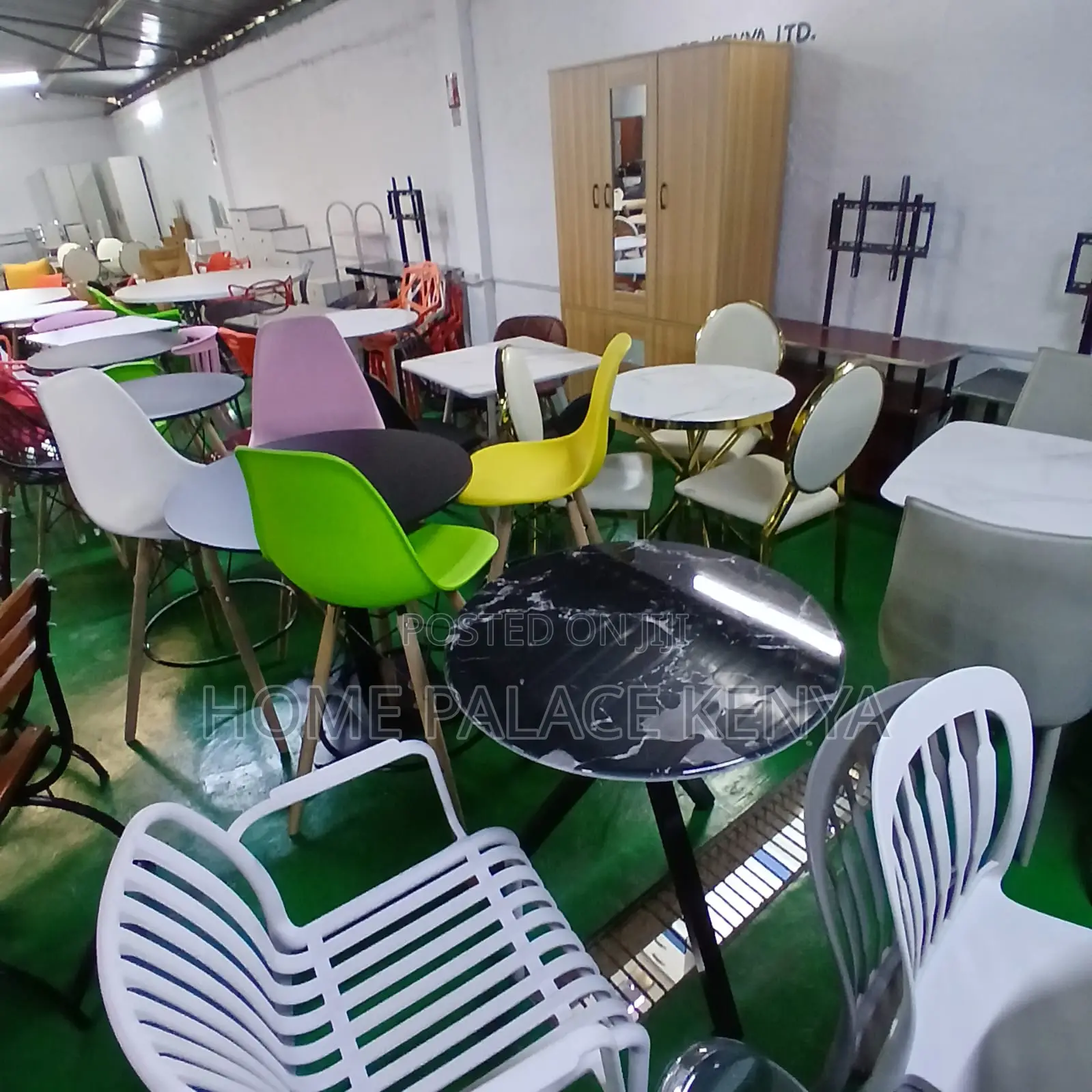 Glass Table: 3 Legged Leisure Table With Marble Top