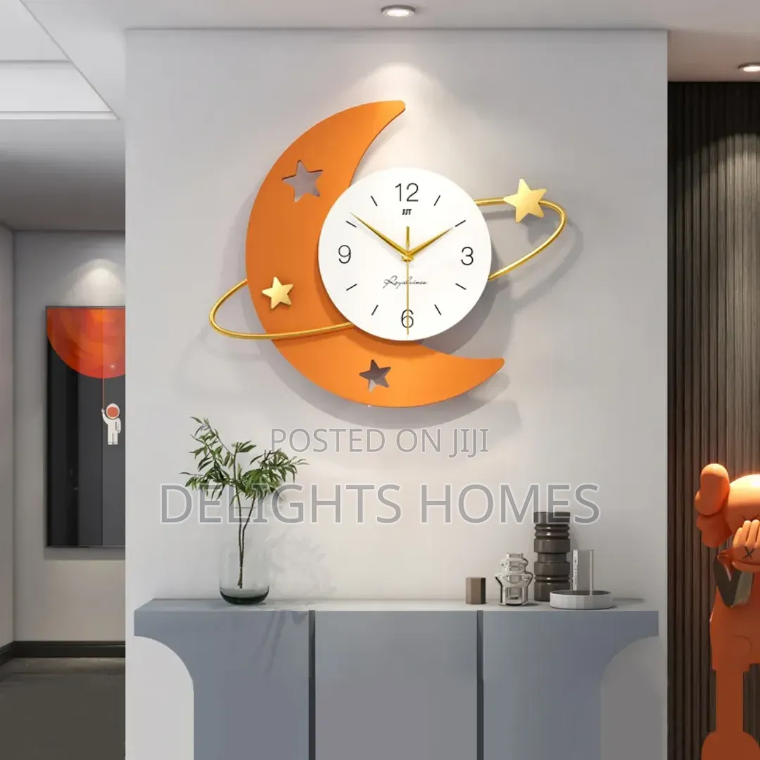 Moon Shaped Wall Clock_ca