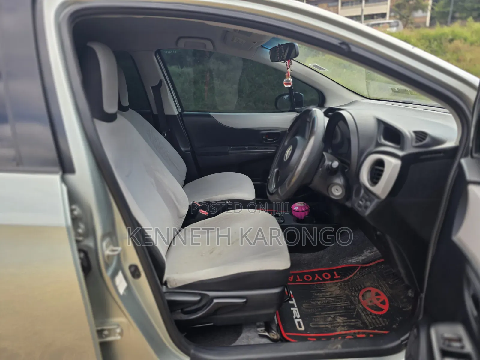 Toyota Vitz 2011 Green
