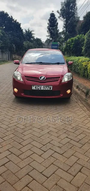 Toyota Auris 2012 Red