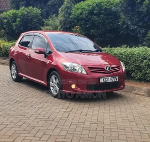 Toyota Auris 2012 Red