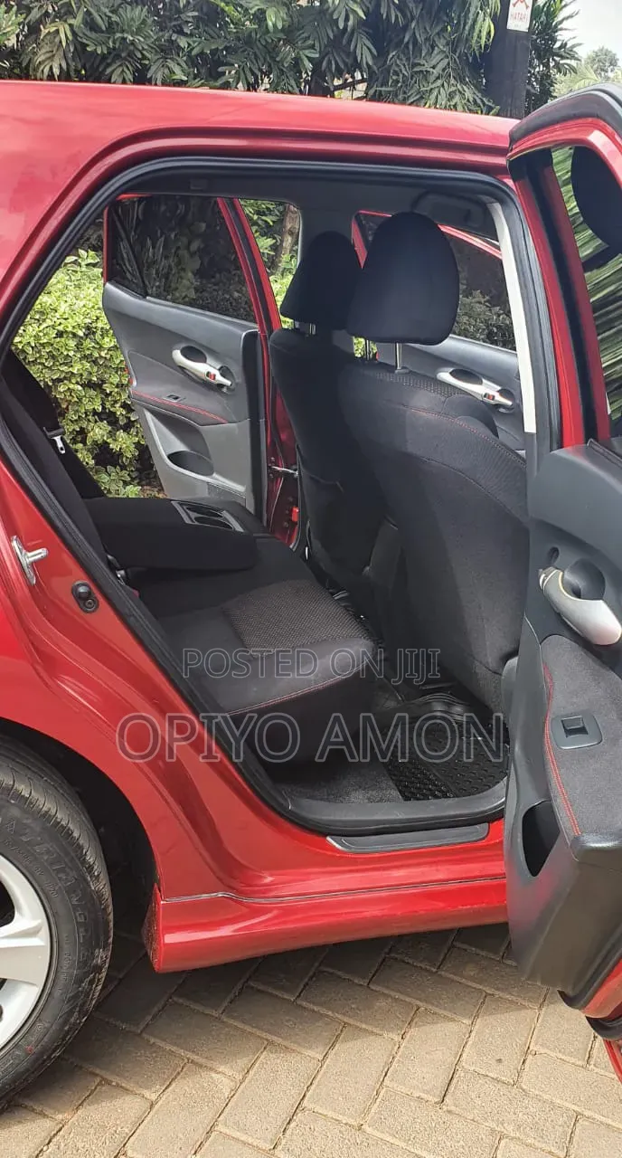 Toyota Auris 2012 Red