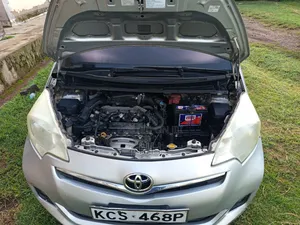 Toyota Ractis 1.3 FWD 2012 Silver