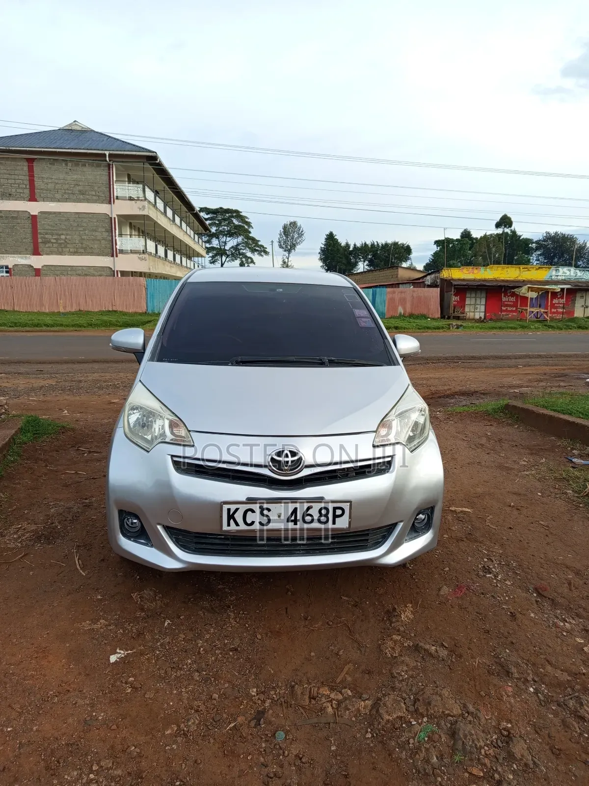 Toyota Ractis 1.3 FWD 2012 Silver