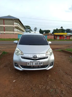 Toyota Ractis 1.3 FWD 2012 Silver