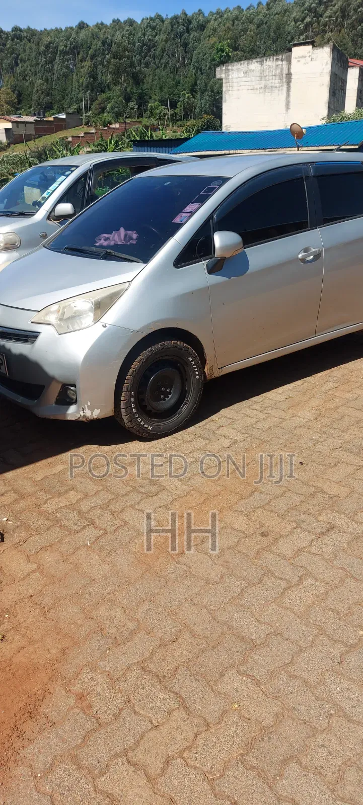 Toyota Ractis 1.3 FWD 2012 Silver