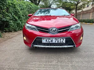 Toyota Auris 2013 Red