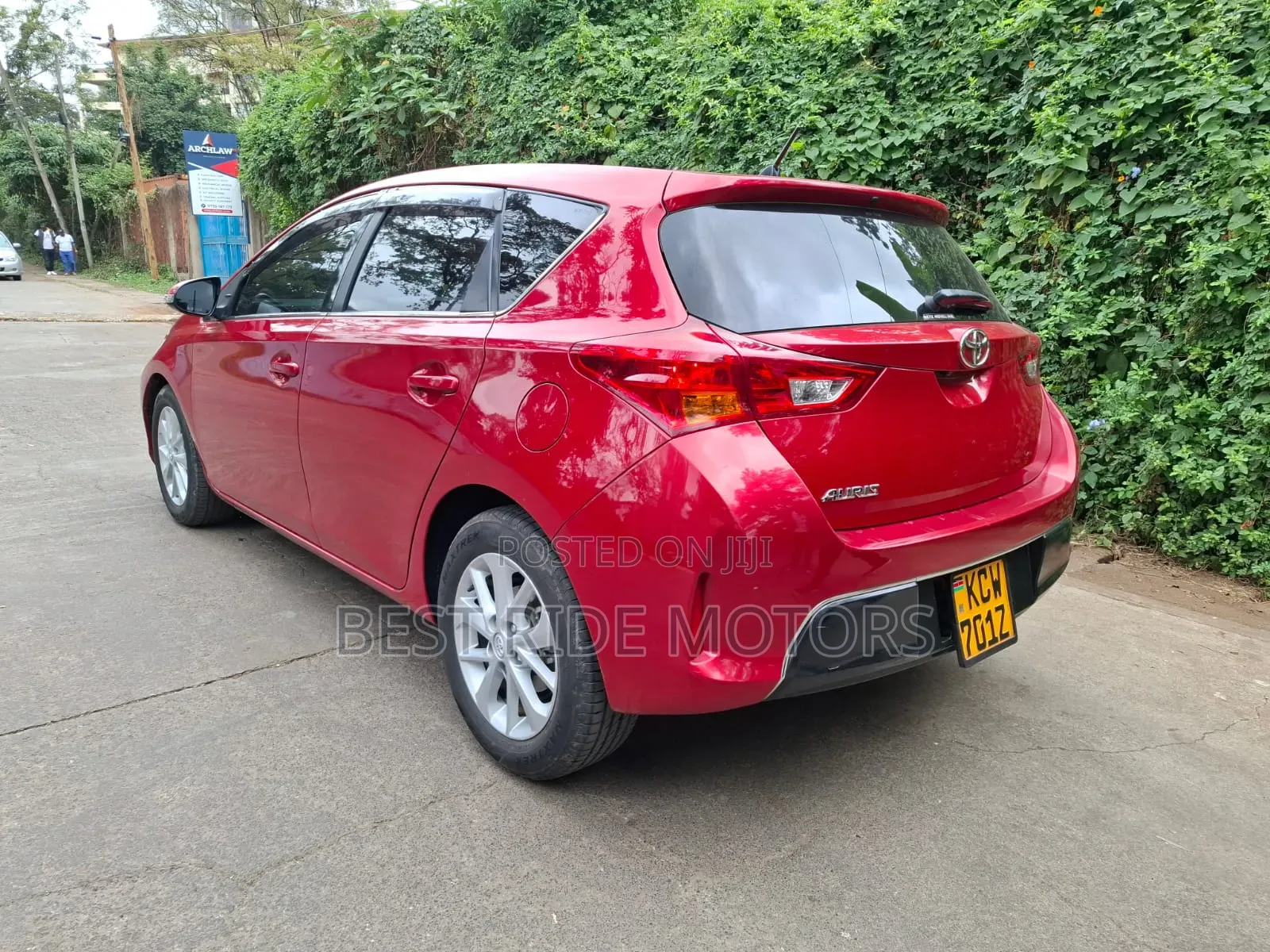 Toyota Auris 2013 Red