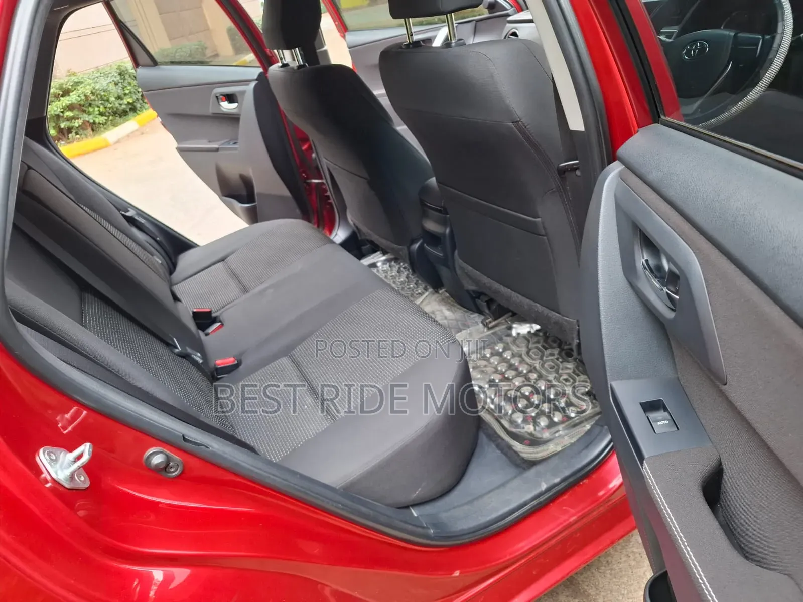 Toyota Auris 2013 Red