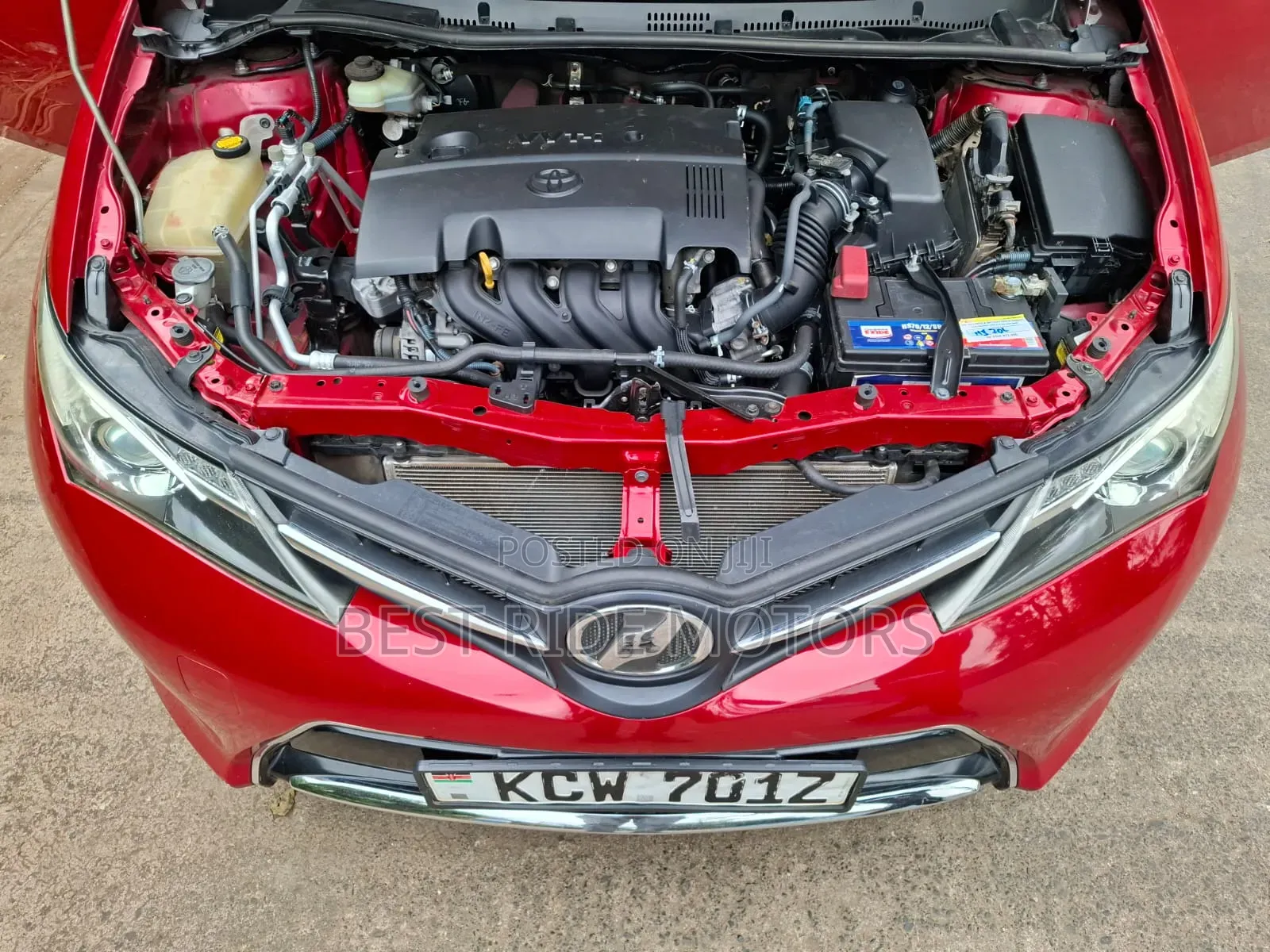 Toyota Auris 2013 Red