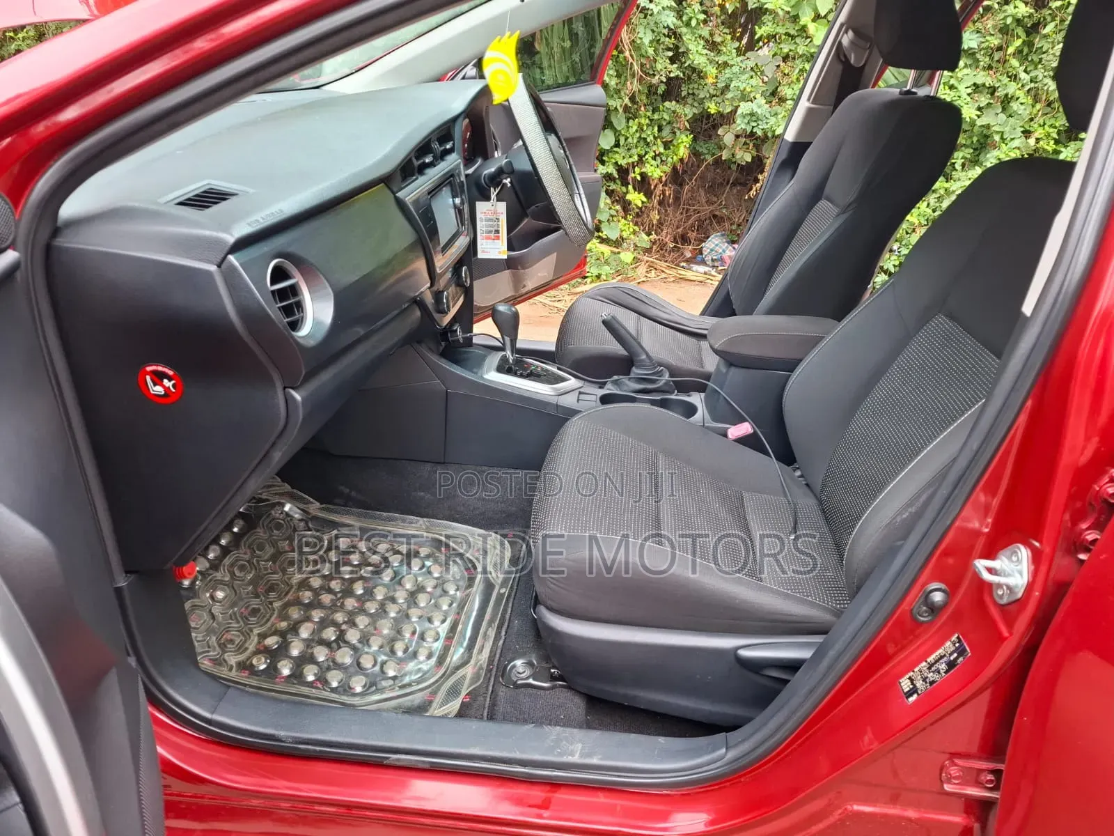 Toyota Auris 2013 Red