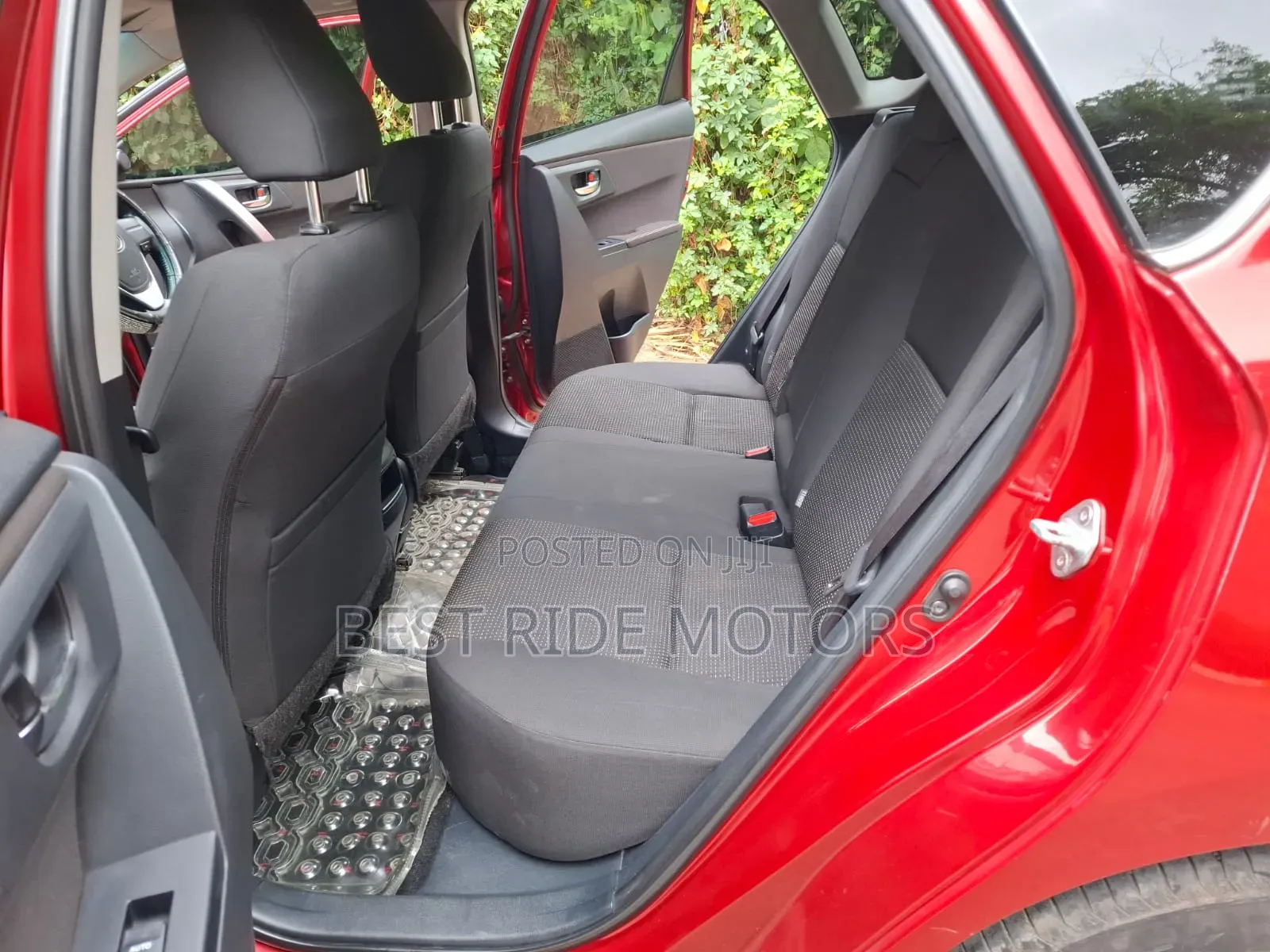 Toyota Auris 2013 Red