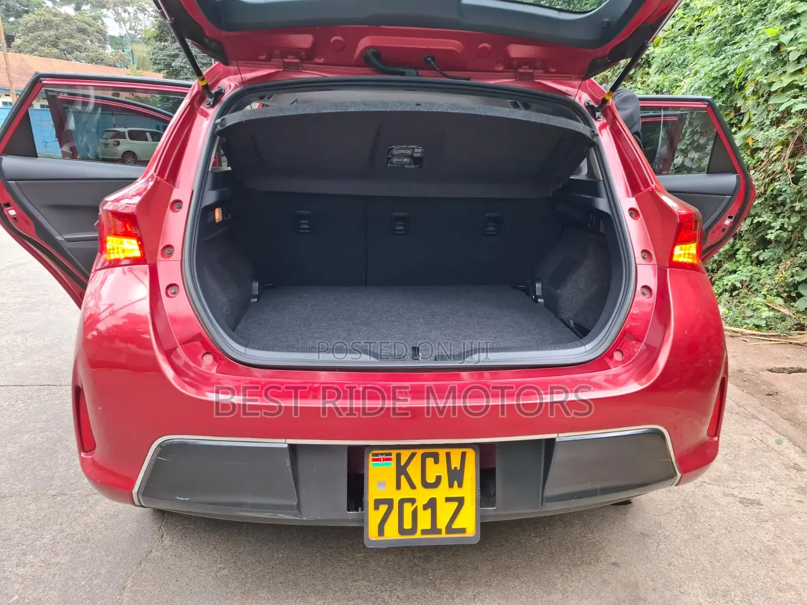 Toyota Auris 2013 Red