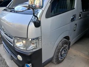 Toyota HiAce 2014 Silver