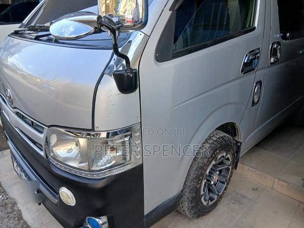 Toyota HiAce 2014 Silver