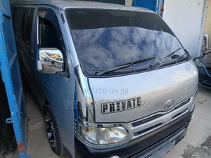 Toyota HiAce 2014 Silver