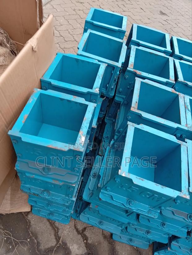 High Accuracy Concrete Cube Former